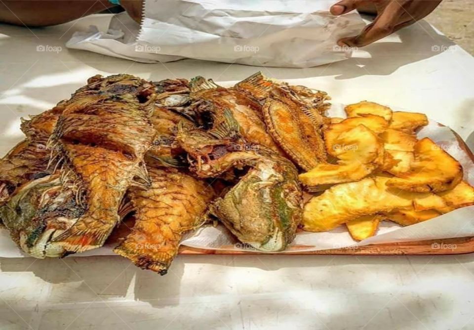Fry fish and fry breadfruit