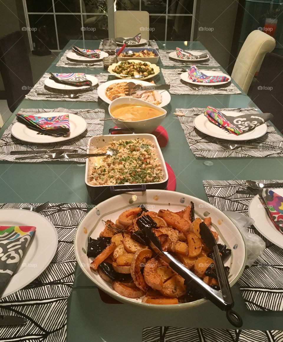 Thanksgiving table