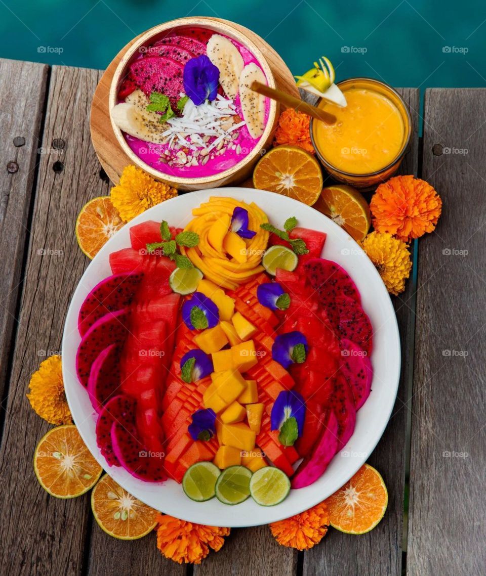 fruits platter is an amazing way to serve