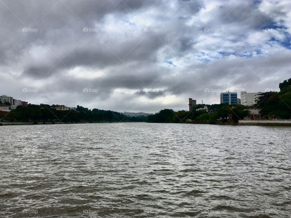 🇺🇸 Saturday, 8 am at Lagoa do Taboão, in Bragança Paulista.  Everything cloudy, but still, beautiful. / 🇧🇷 Sábado, 08h00 na Lagoa do Taboão, em Bragança Paulista. Tudo nublado, mas ainda assim, belo. 