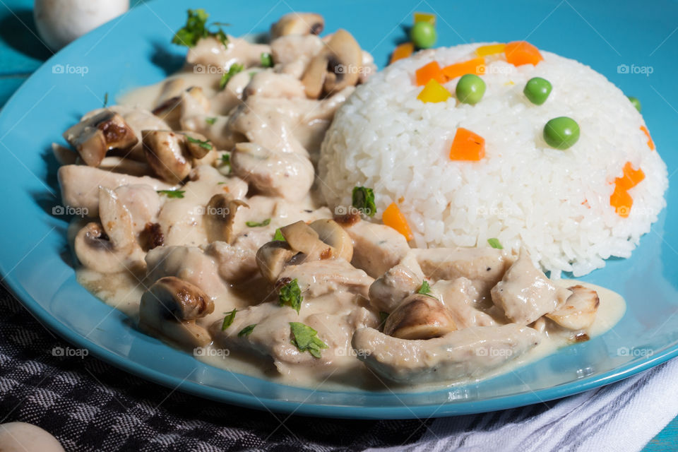 Chicken with white sauce and Mushrooms and white rice.