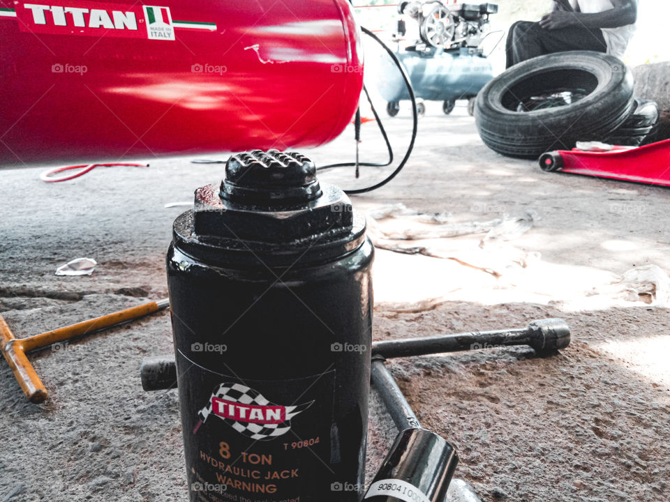 Tyre fixing workshop with good tool brands