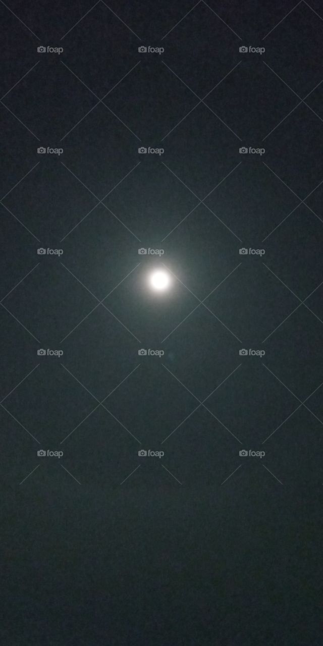 the moon with an umbrella means tomorrow will be a very hot weather