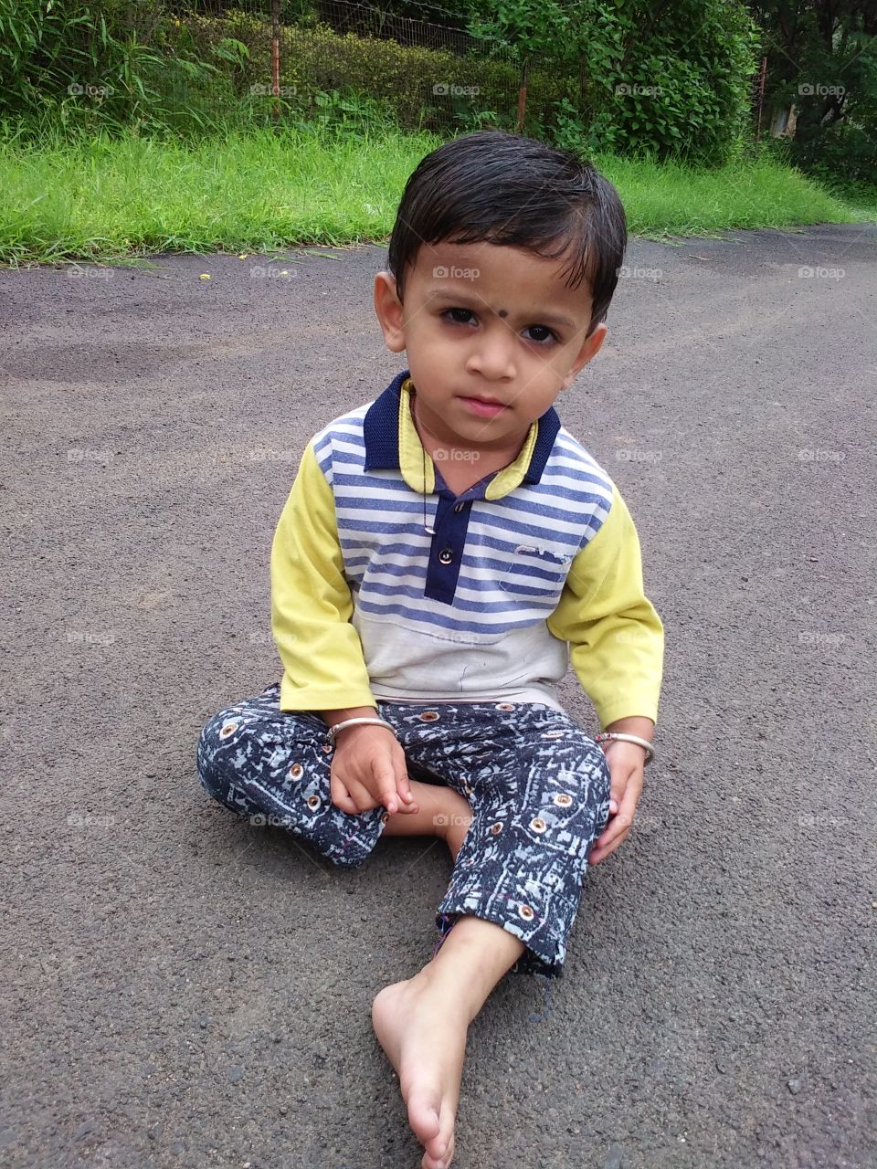 my baby sitdoun on the Road