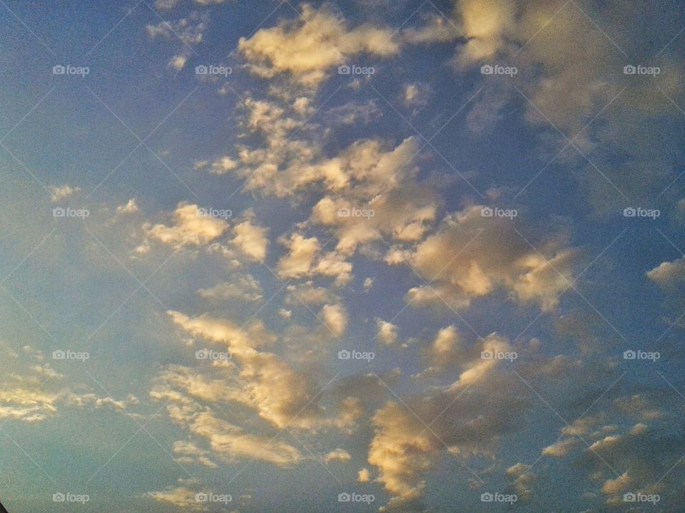 A sky with the clouds