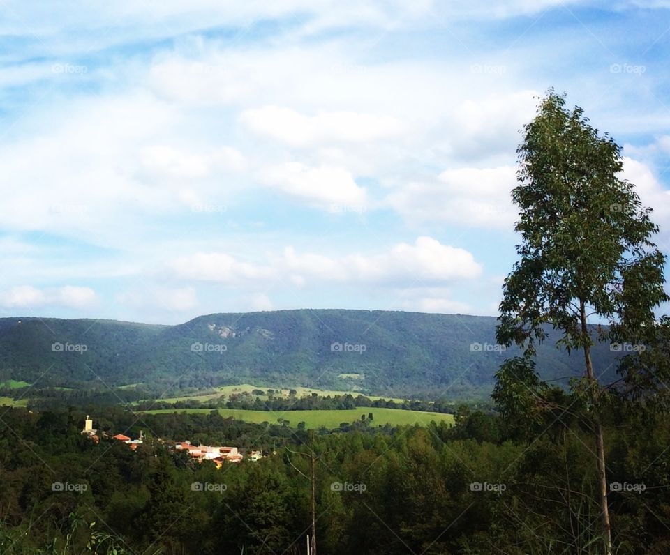 Amanhecendo a quinta-feira, com a paisagem vista do Bairro Medeiros à Serra da Ermida!