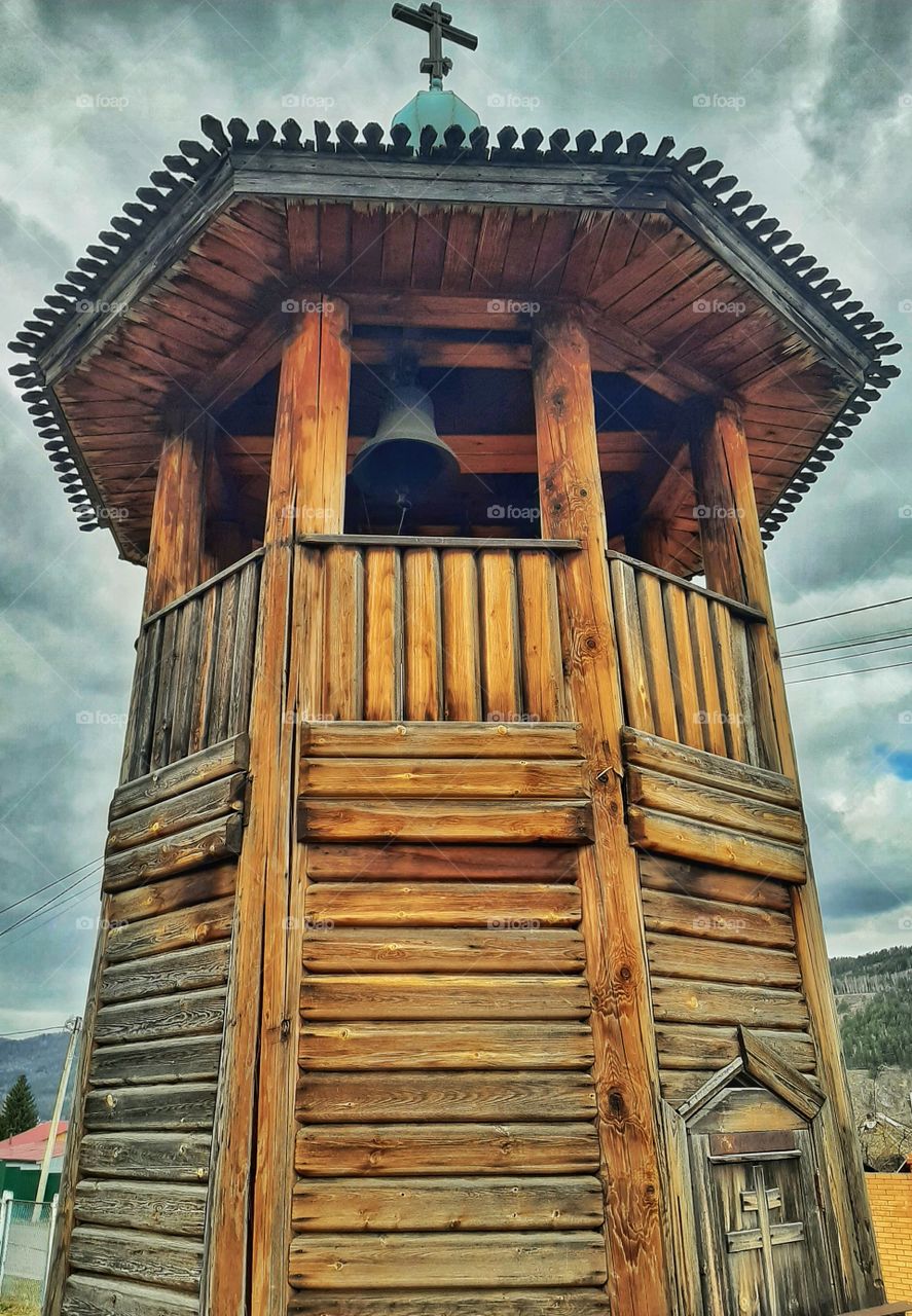 старинная деревянная колокольня