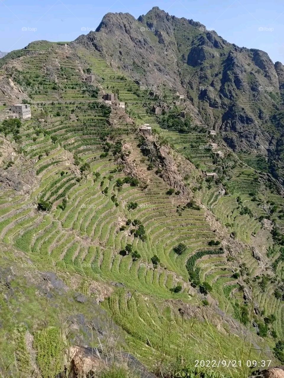 Glory be to God, and the beautiful natural scenery, and there is no place more wonderful than it. It is happy Yemen, gentlemen, and the towering mountains of Wasab, neighbor of the moon.