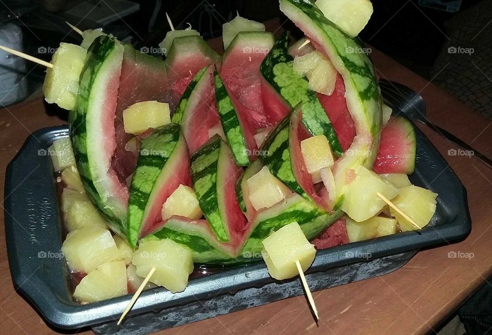 My baby cut up my favorite fruits and made me this :) it was like a fruit Shish kabob.