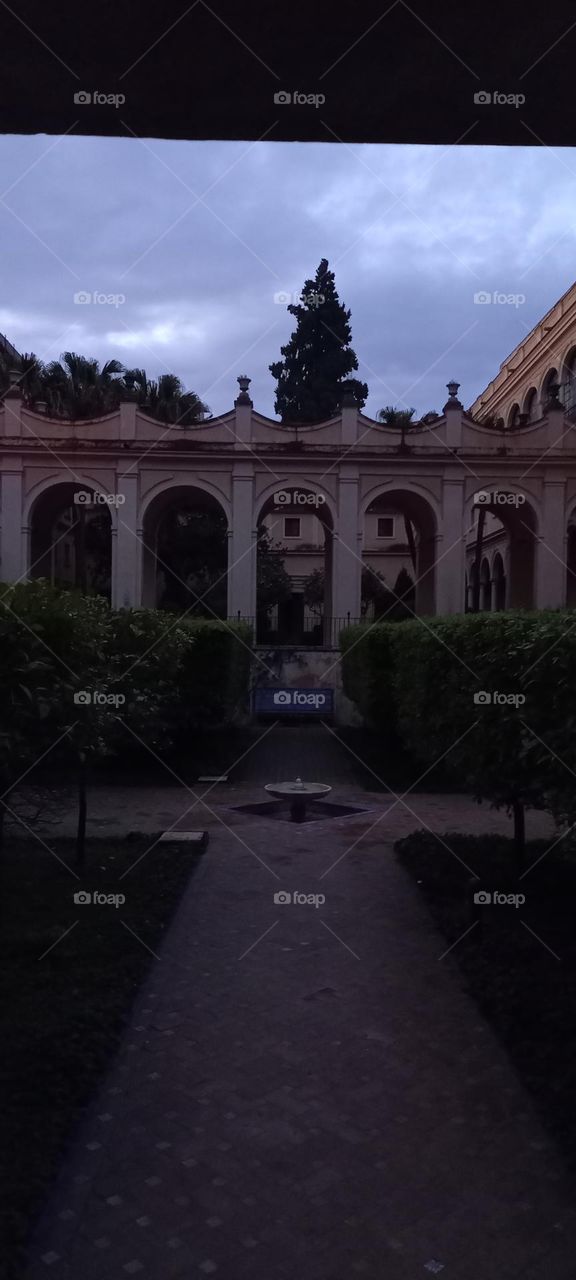 Alcázares de Sevilla atardecer desde ventana, patio Juego de tronos