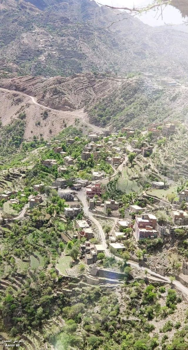 Glory be to God, and the wonderful natural view, and there is no more wonderful place than it, it is Happy Yemen, gentlemen