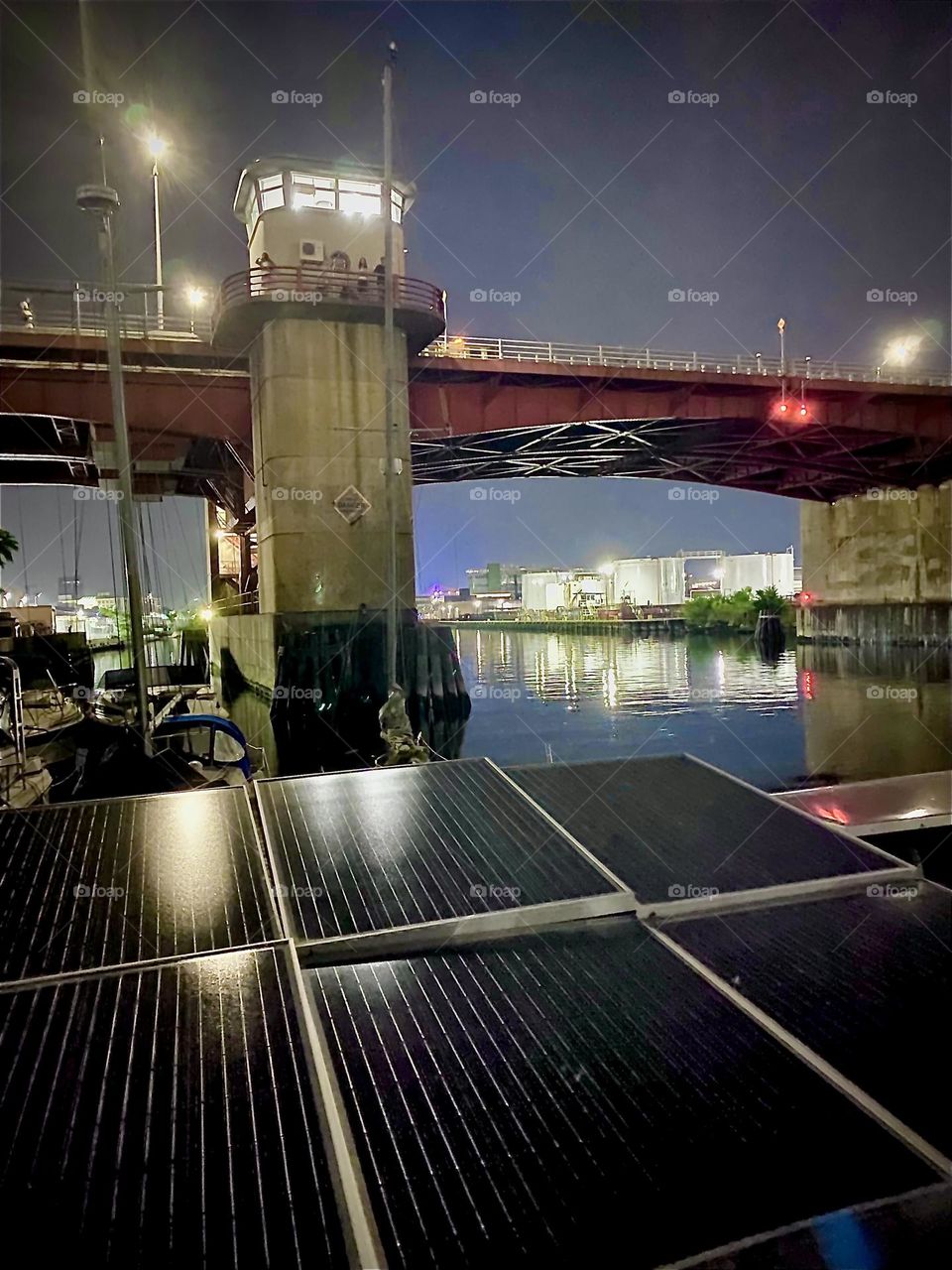 This photograph was taken on „July 4th, 2022“ after the „Independence Day“ festivities, fireworks, parties and get togethers on various boats here at „Newtown Creek“ had finished. Hypnotic Productions