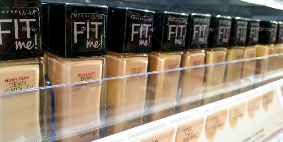 Maybelline Fit Me Foundation display