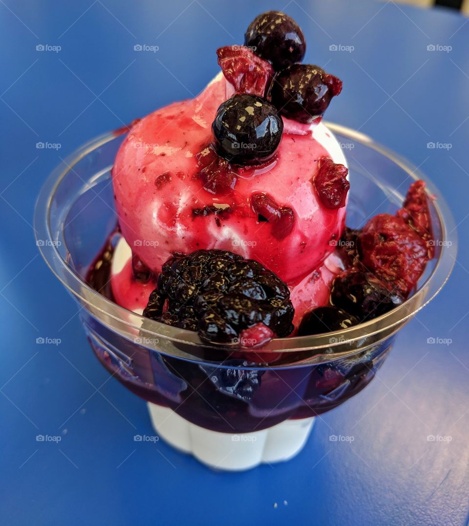 triple berry sundae