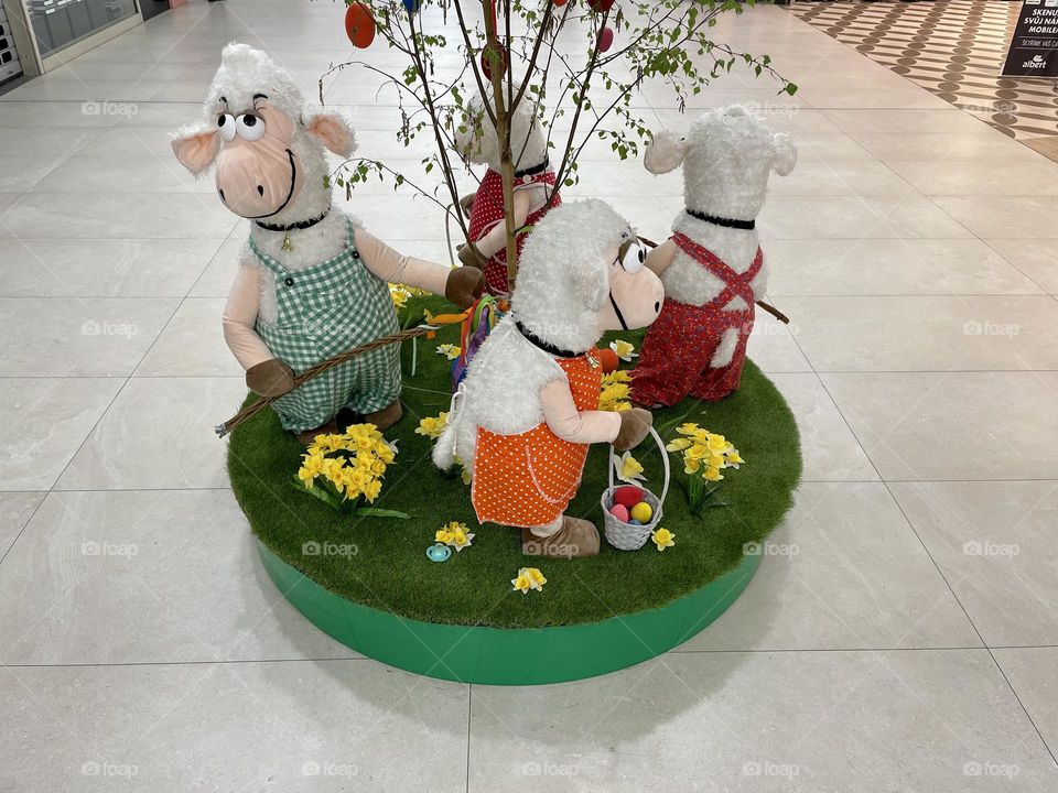 Easter decoration with cheerful sheep in a shopping arcade in Prague.