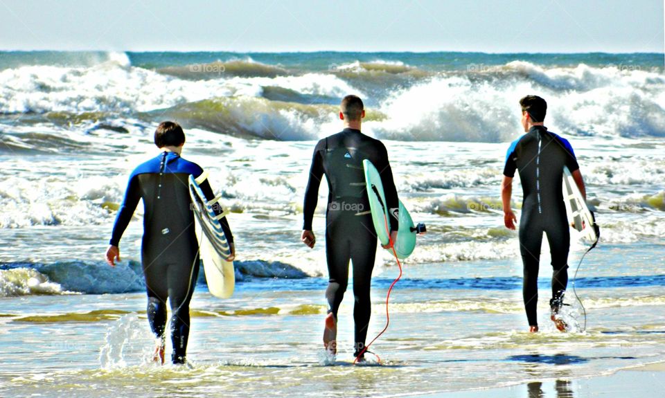 Urban Nature: Water - Three friends go surfing on the huge, rough waves of the Gulf of Mexico