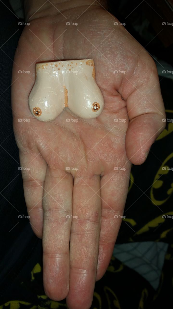 hand with boobs