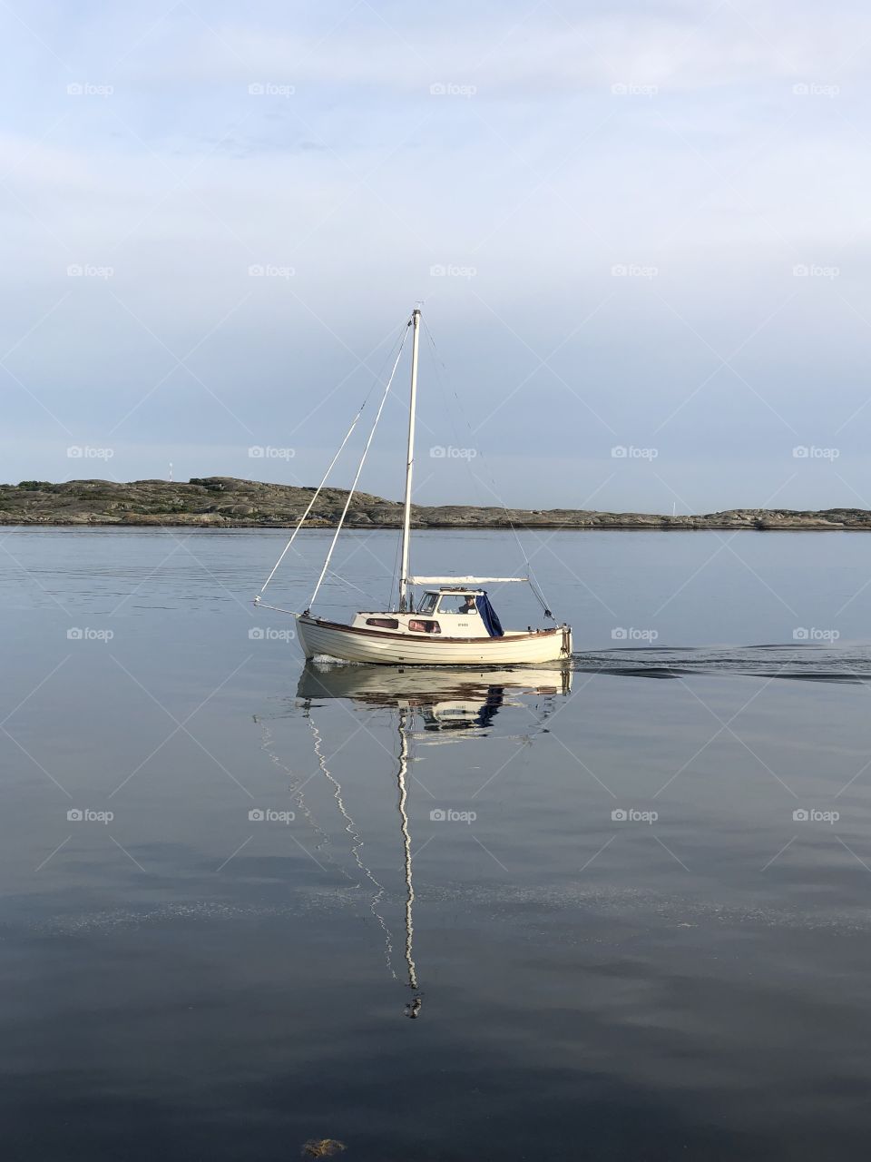 Boat towards the harbour 