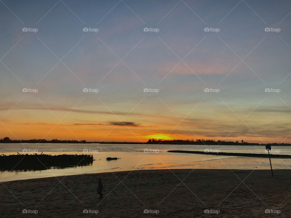 Enjoy the sunset on the elbe river