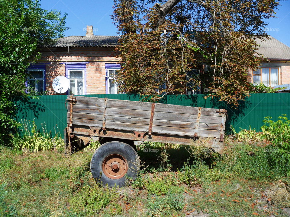 old trailer in a rural yard