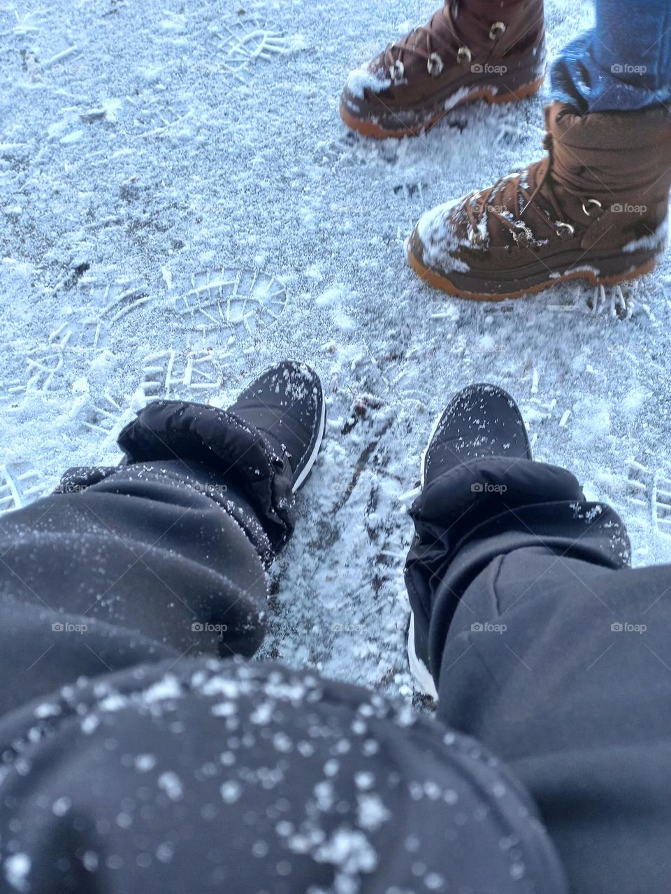 As botas  de neve são as melhores escolhas, para  enfrentar a neve, gelo e aproveitar esse belo fenômeno natural, com conforto e segurança