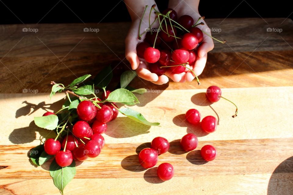 Red sour cherries 