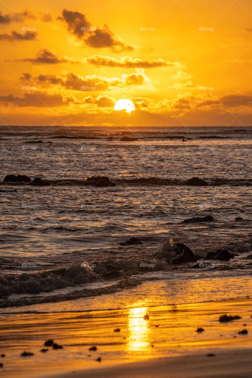 primer plano de amanecer en la playa
 aplicando la regla de los tercios.