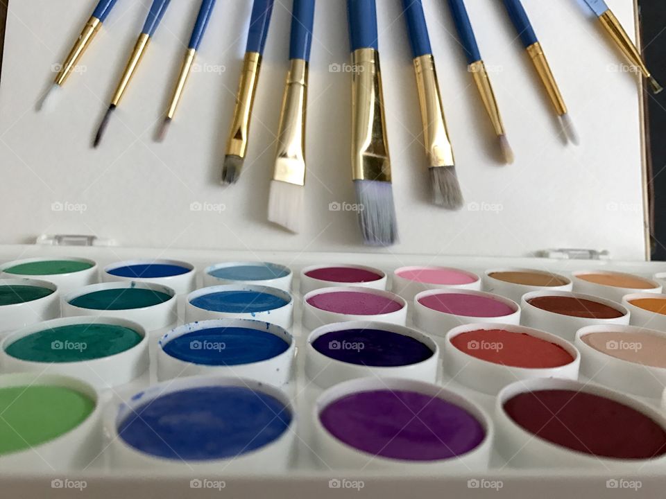 Paintbrush and color palette 