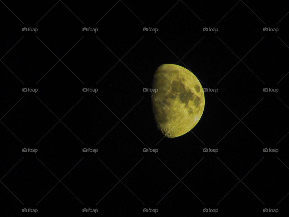 Photographing a crescent at night, a beautiful view