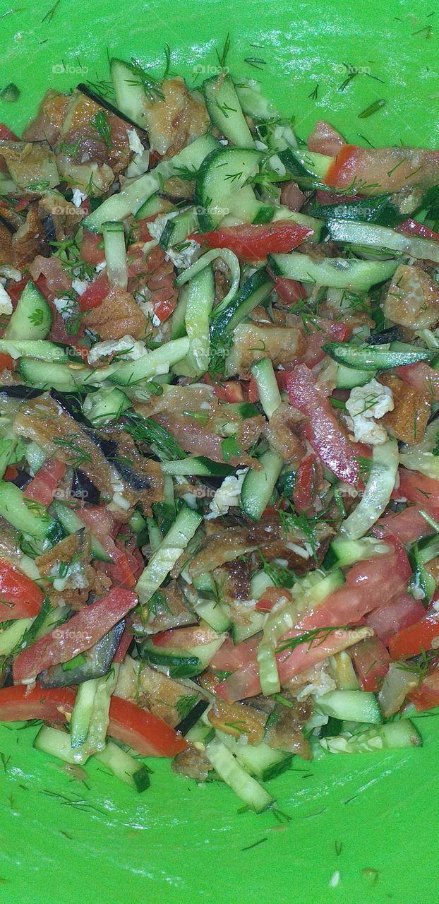 For a delicious salad, prepare tomatoes, cucumbers, greens, eggplant, Delicious salad😋