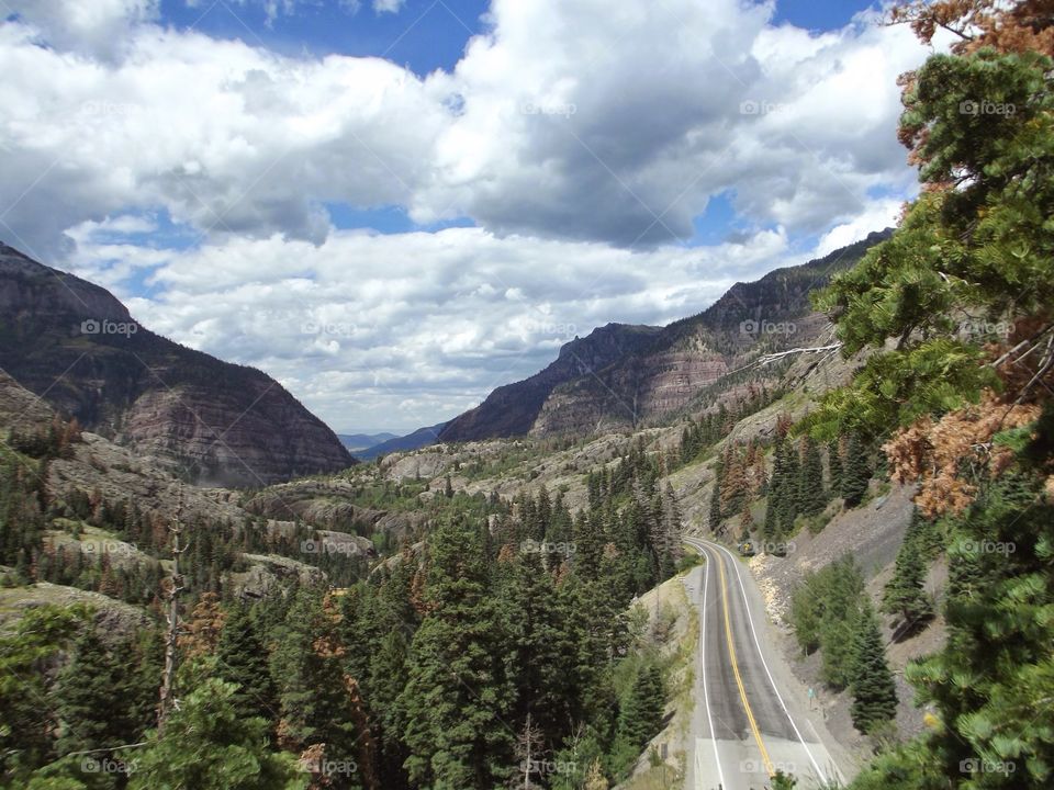 road through the mountain pass
