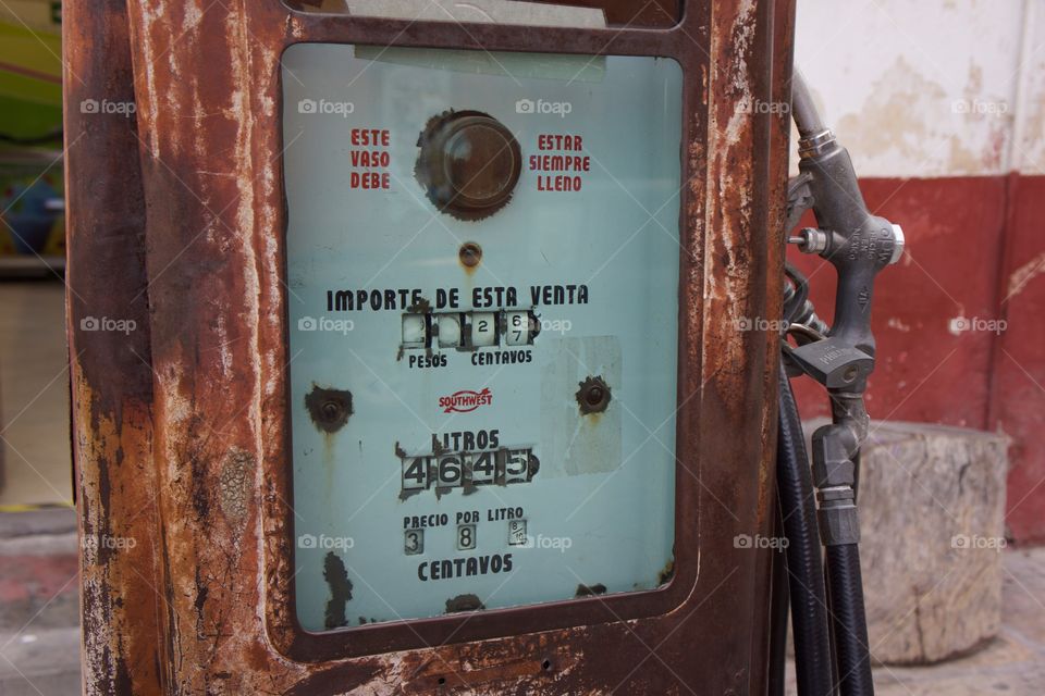 An old rusty gas station pump in San Miguel de Allende, Mexico.
