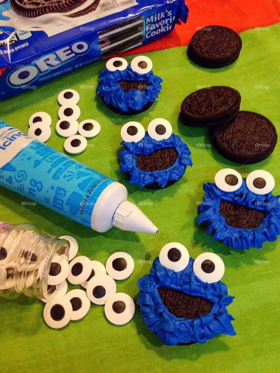 Having fun decorating Oreo Cookies with the kids. 