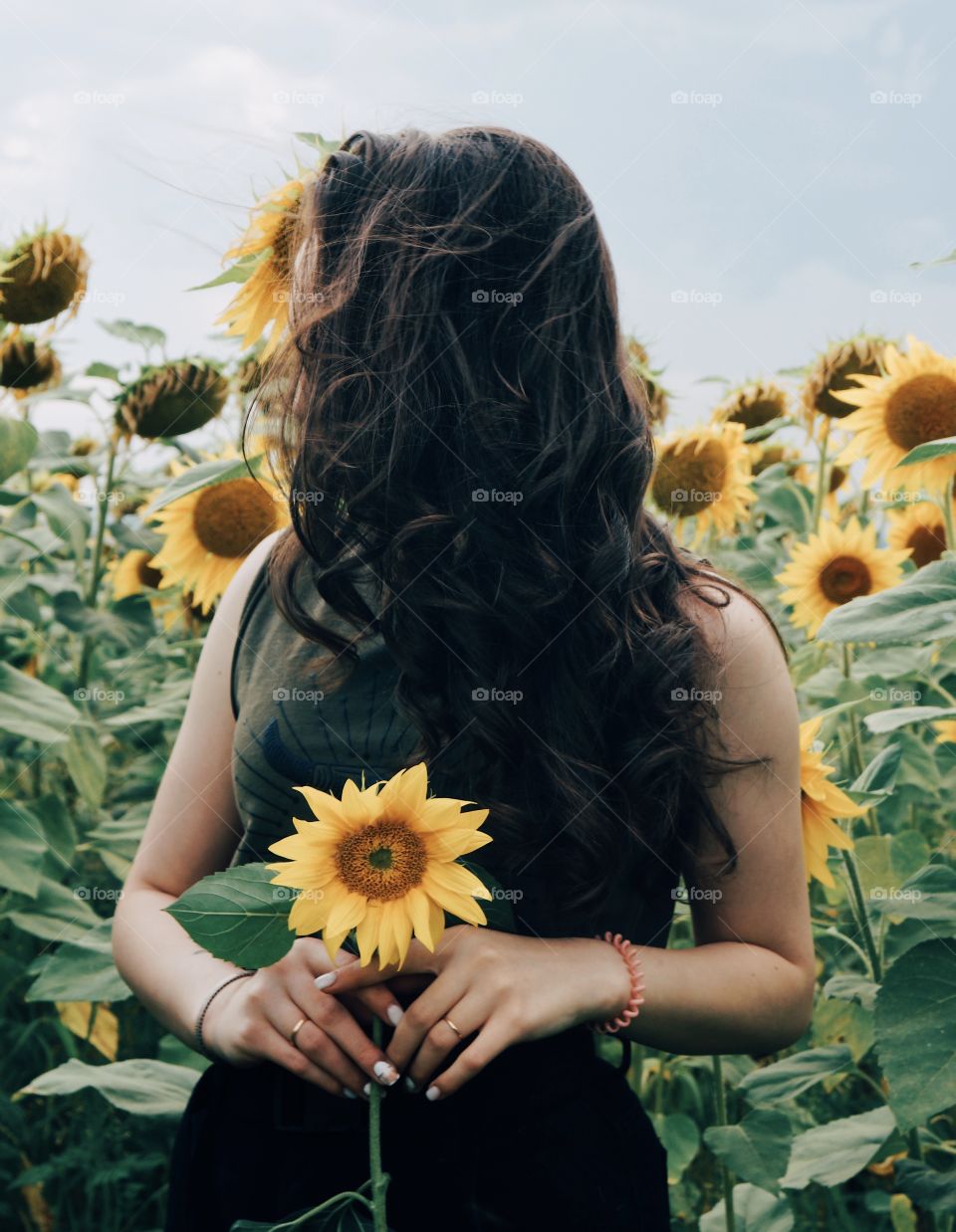 Girl portrait in field