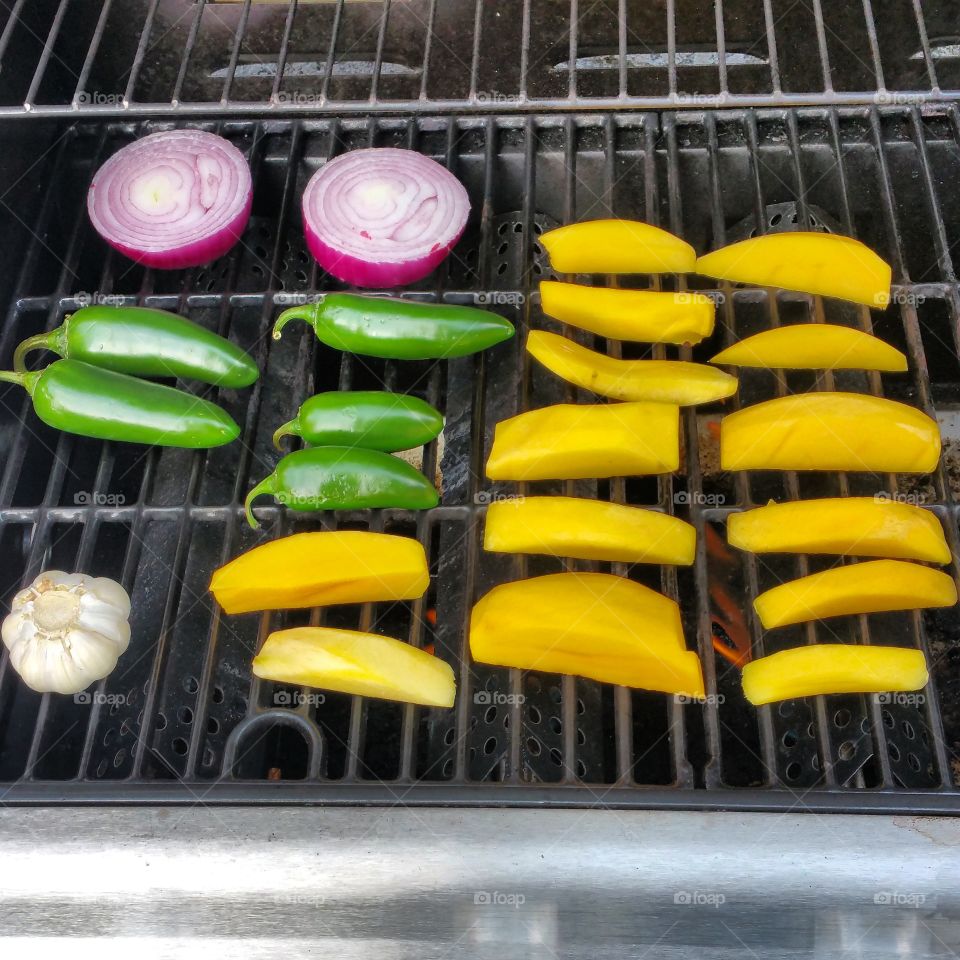 Salsa. Grilling mango jalapeño salsa