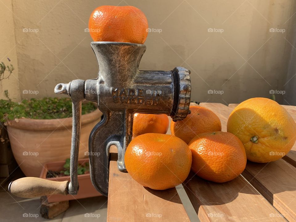 Using the mincer to create something very tasty. Nectarines are juicy and so healthy 