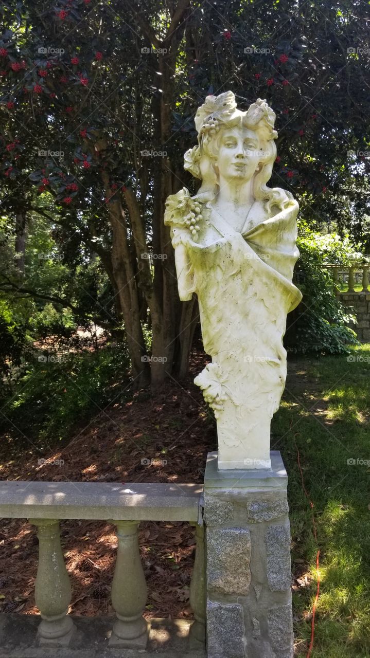statue lady
