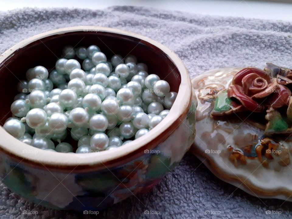 a box of pearls - circles