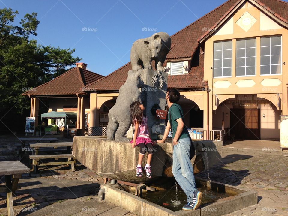 Escultura de ursos em parque no Japão!