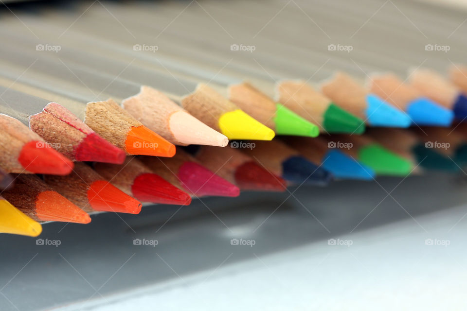 Sharp color pencils in a box, macro