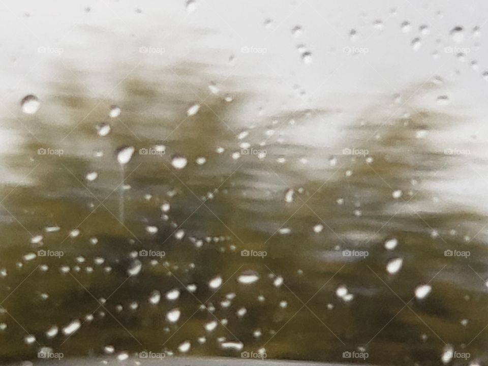 raining so hard. look at those drops