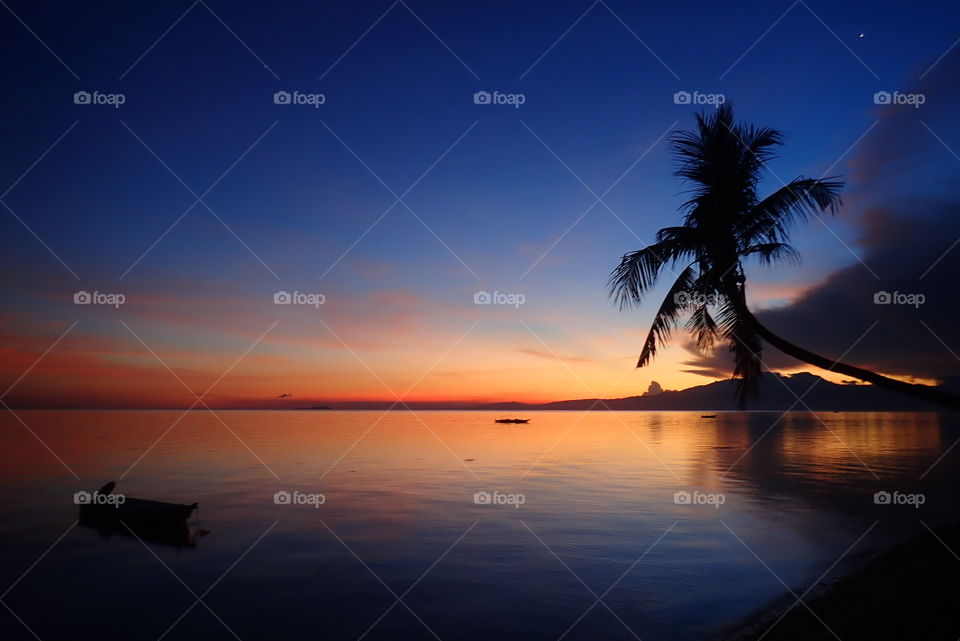 The colors of the magical sky in this Philippine island, highlight the calmness of the sea and the nature recovering balance...