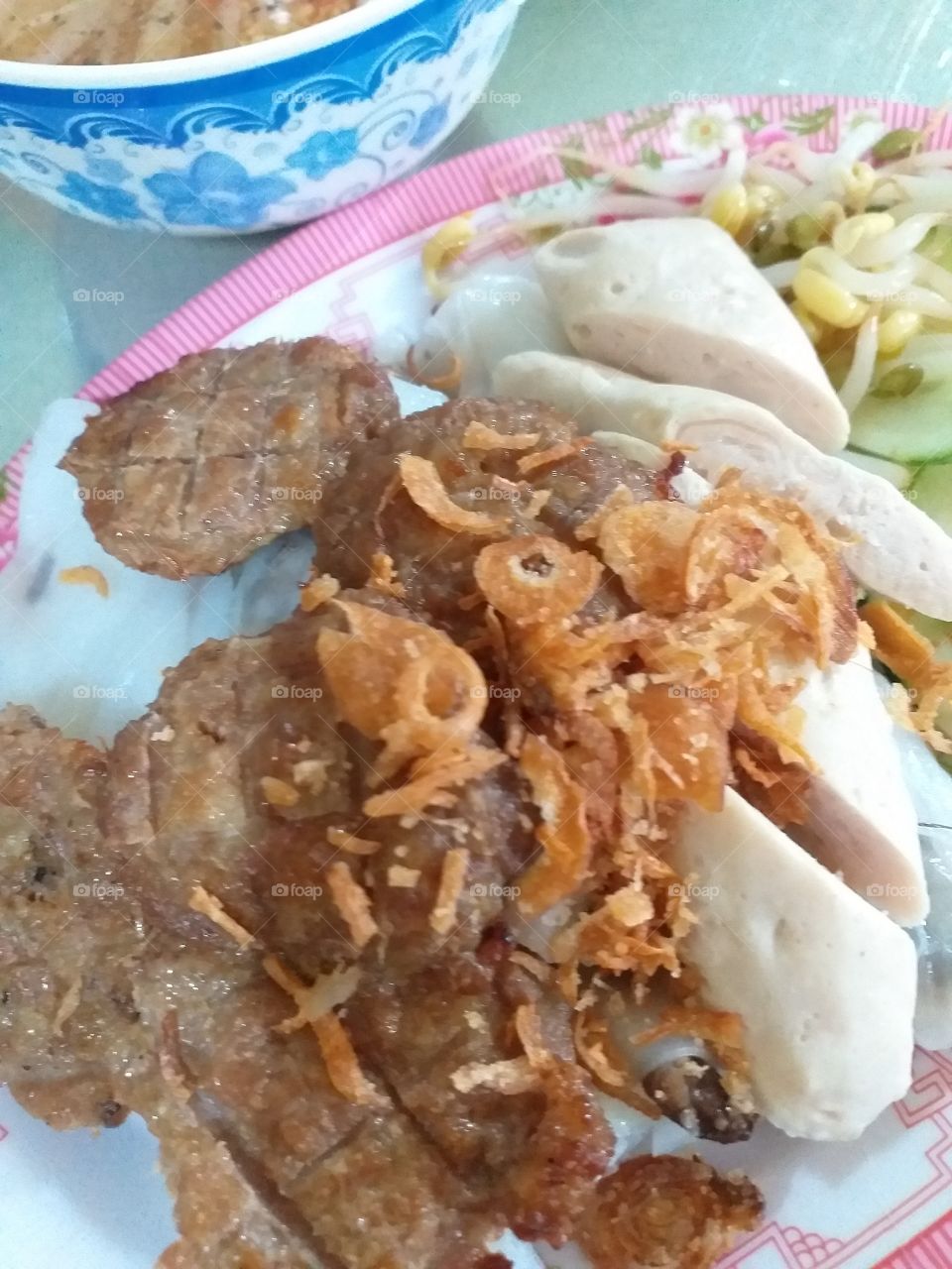 Vietnamese rolled ricepaper with pork bbq .