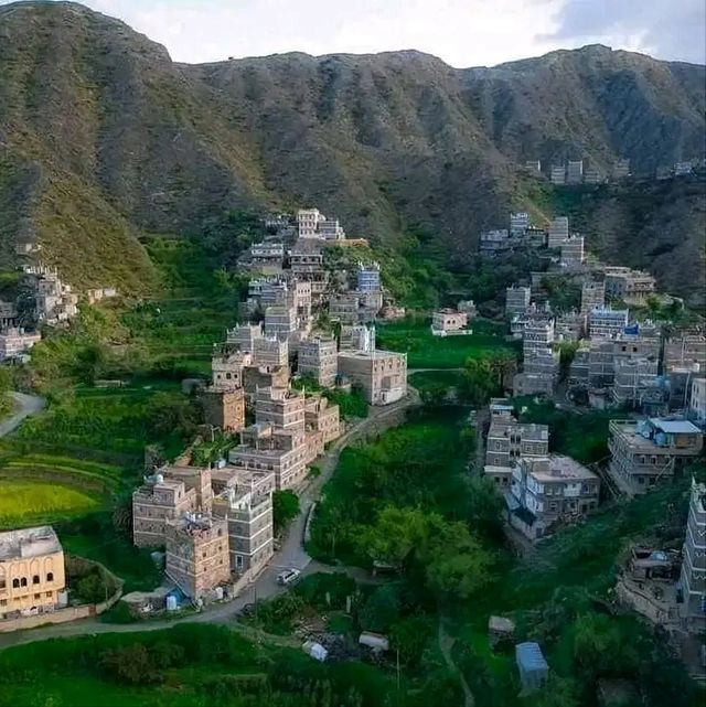 A very beautiful picture, and there is no better picture than it. There is no better picture of green herbs and colorful, red and white roses than it. Glory be to God, the natural and picturesque view, and there is no more