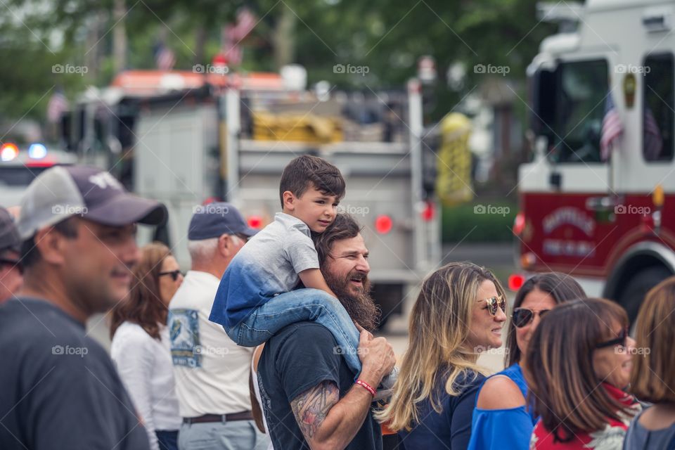 Parade fun on Dads shoulders, patriotic