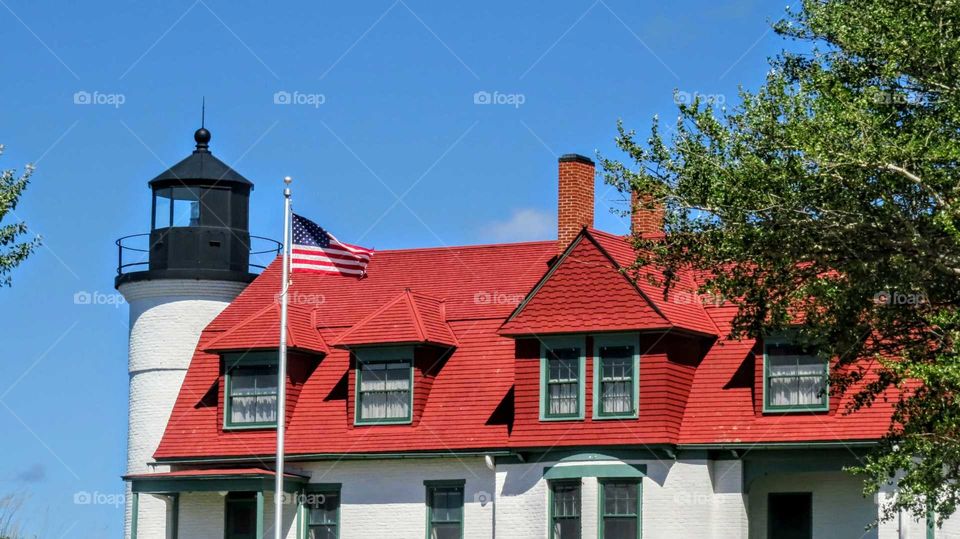 RED white and Blue of Pointe Bestie Lighthouse