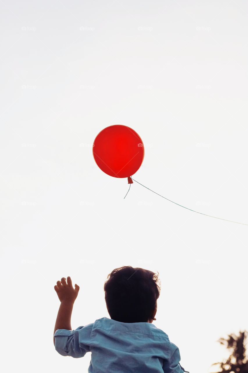 child playing with balloon