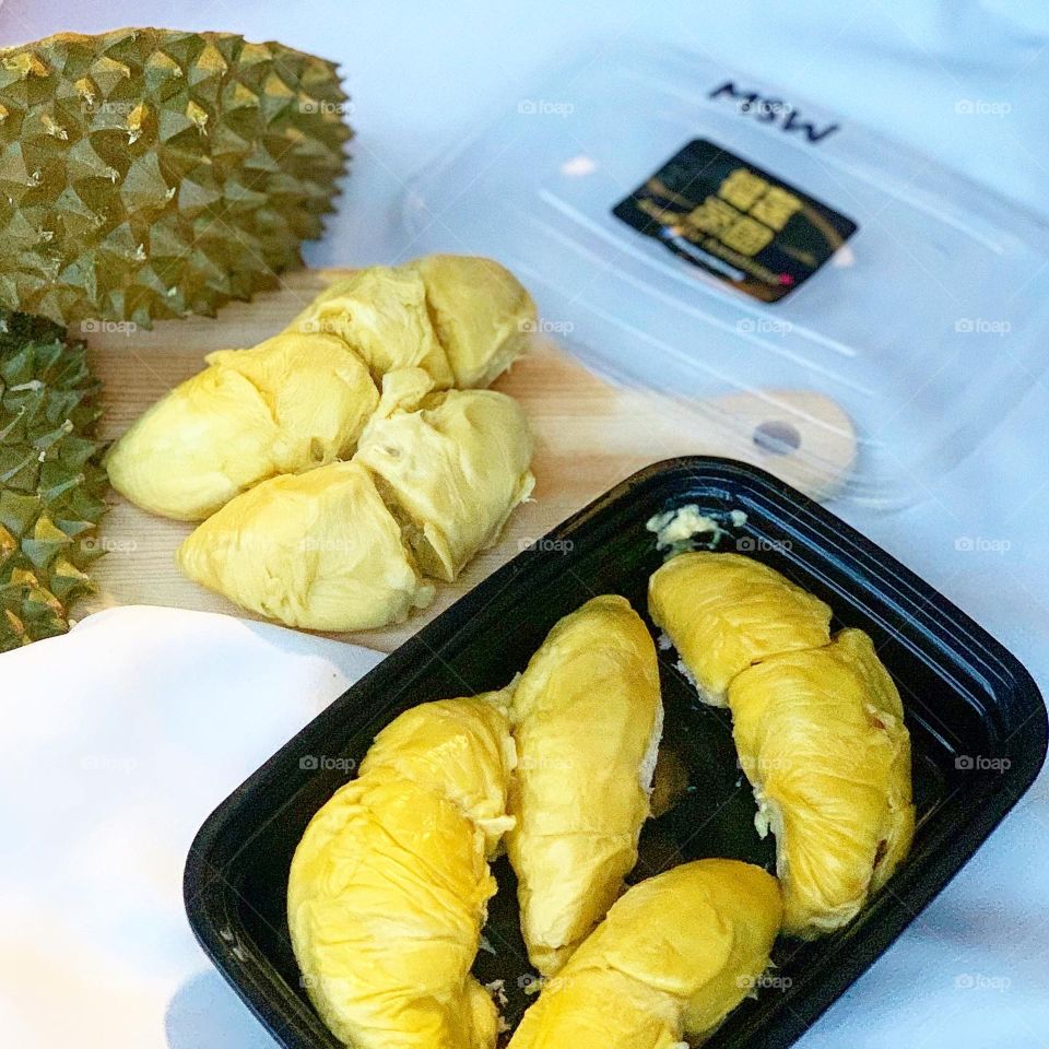 Durians tropical king of fruit that comprises Mao Shan Wang, D24 in flatly setting 