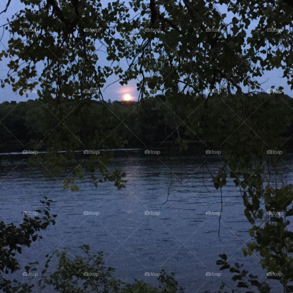Hudson River moon