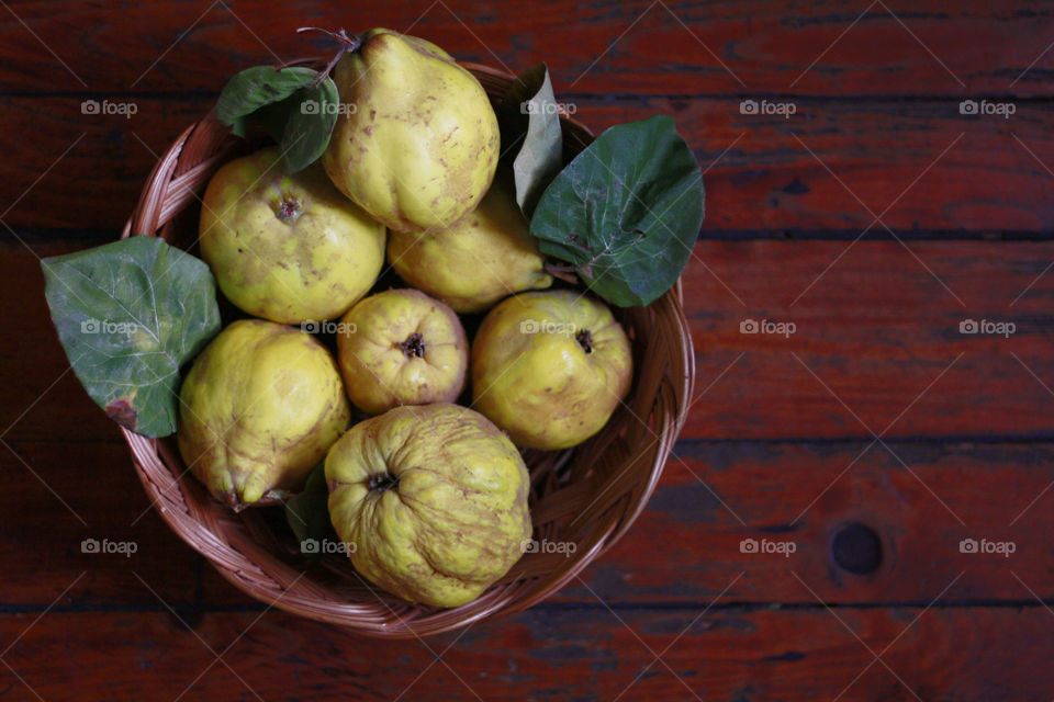 Quinces in a rustic basket 2